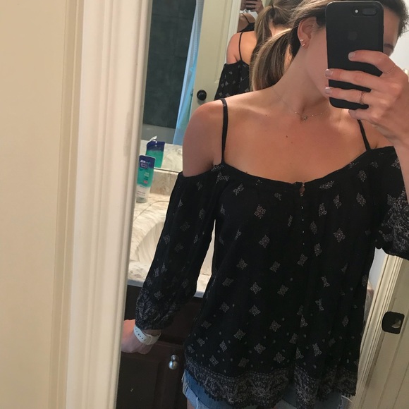 Off the shoulder urban outfitters shirt - Picture 2 of 5